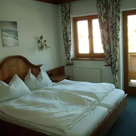 Otel Aurach 3*